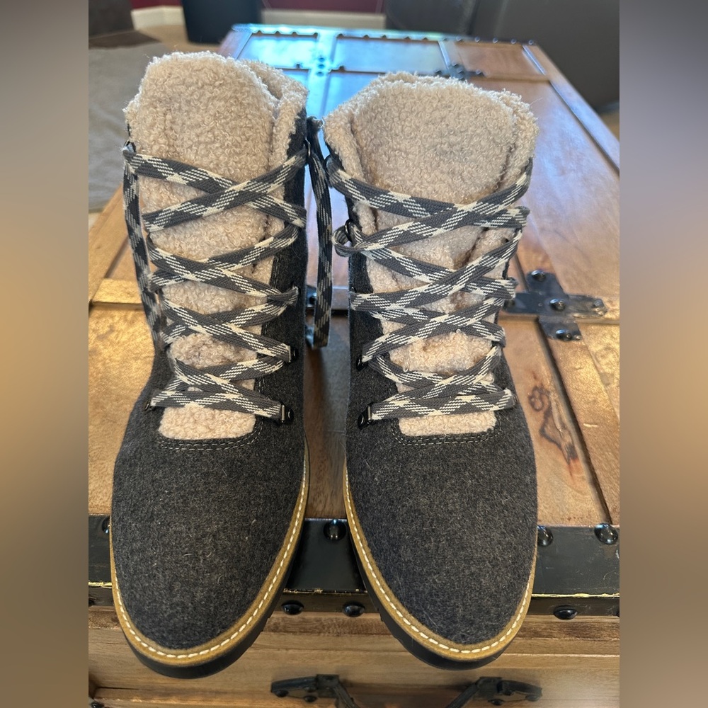 Dr. Scholl's Gray and Cream Winter Lace-Up Boots